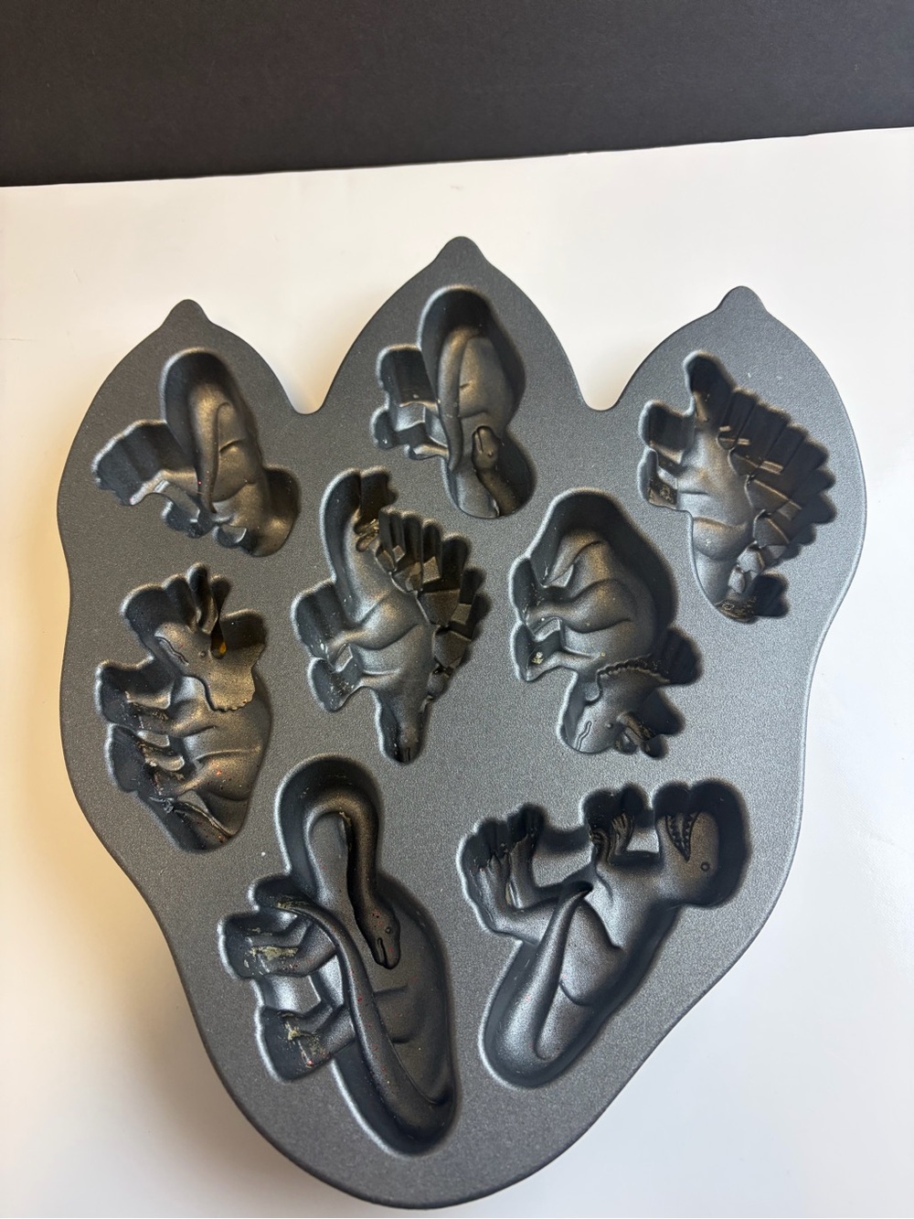 Nordic Ware Dinosaur Muffin/Cupcake Baking Pan Aluminum